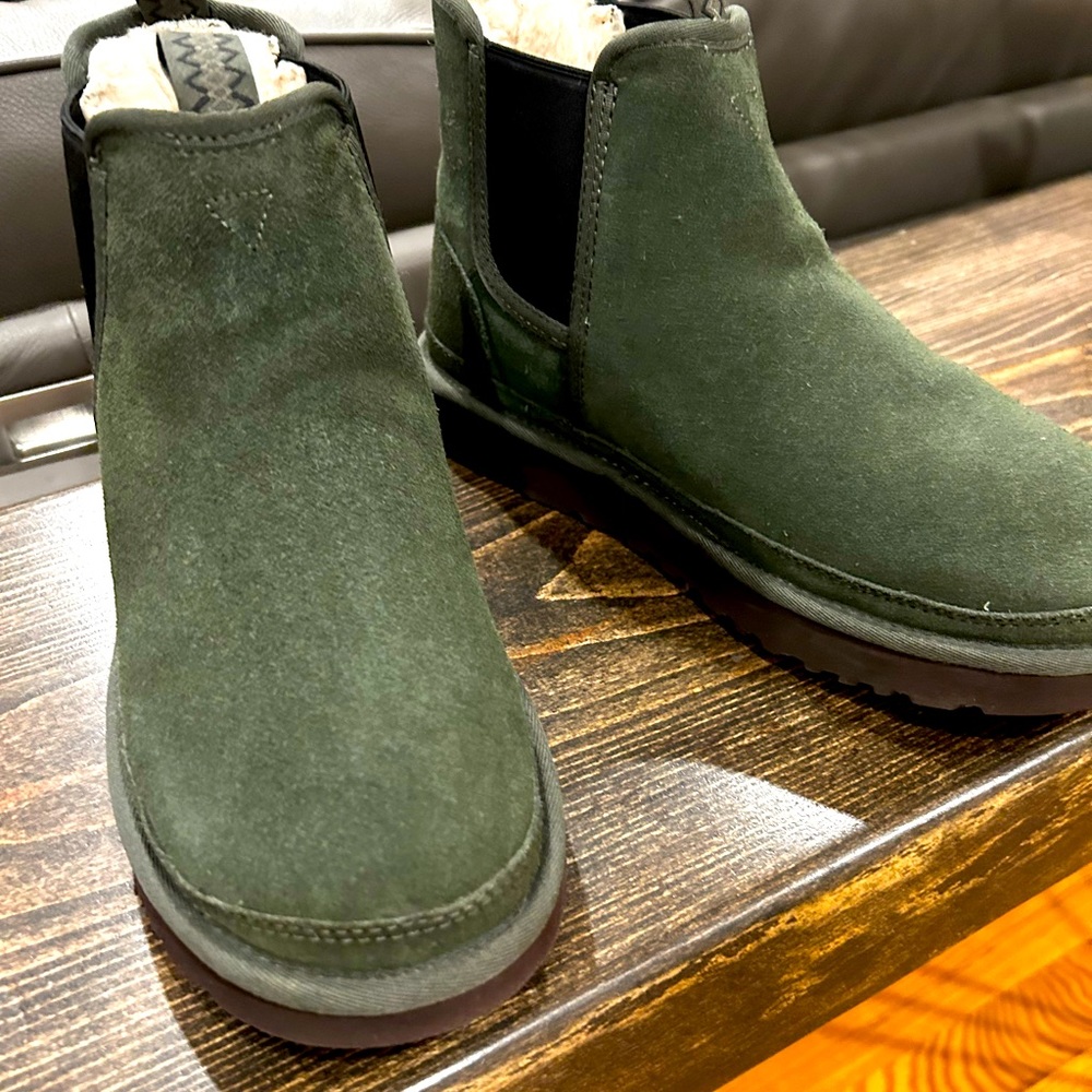 Beautiful pair of green UGGs size 10